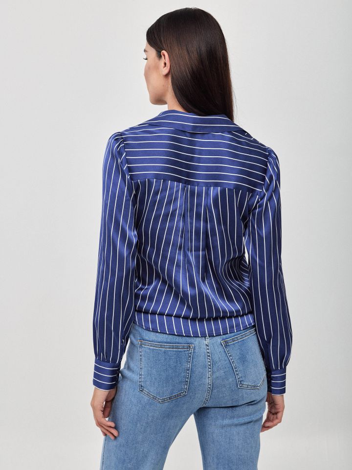 חולצה סטן פסים קשירה בצבע נייבי