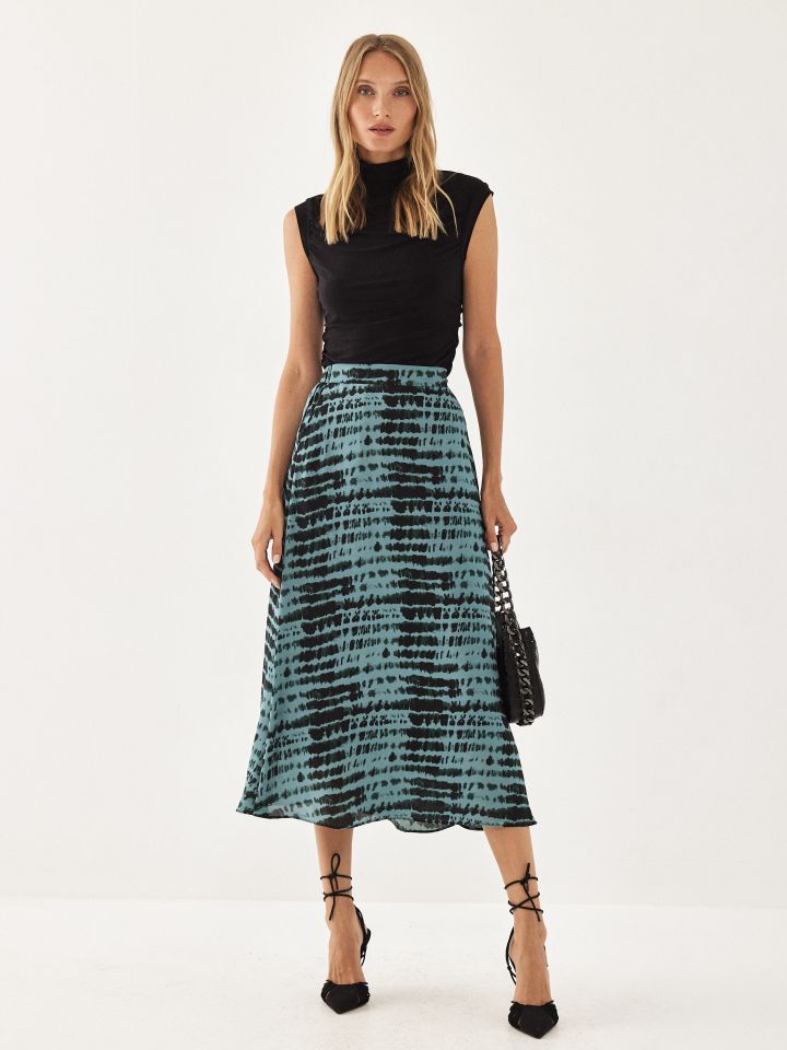 חולצה חצי גולף כיווץ בגב PROMO בצבע שחור