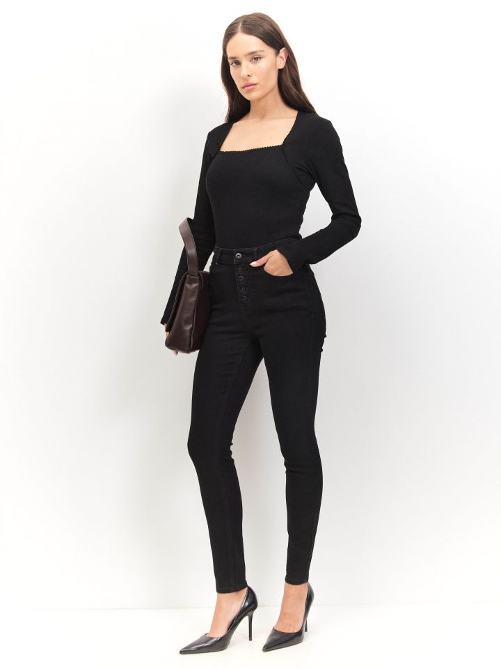 חולצה ריב פתח ברובע PROMO בצבע שחור