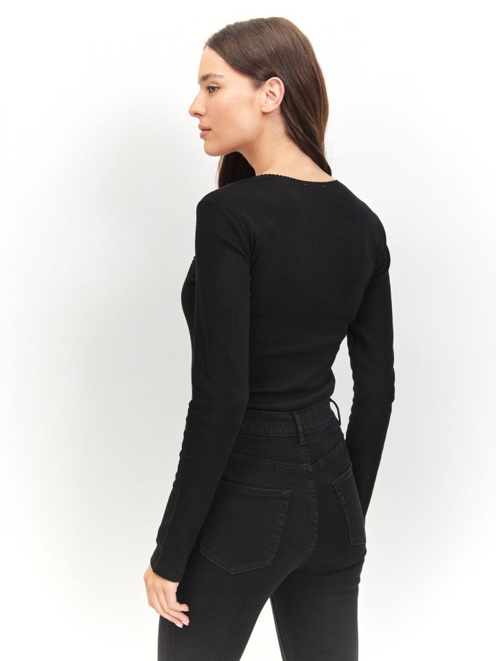 חולצה ריב פתח ברובע PROMO בצבע שחור