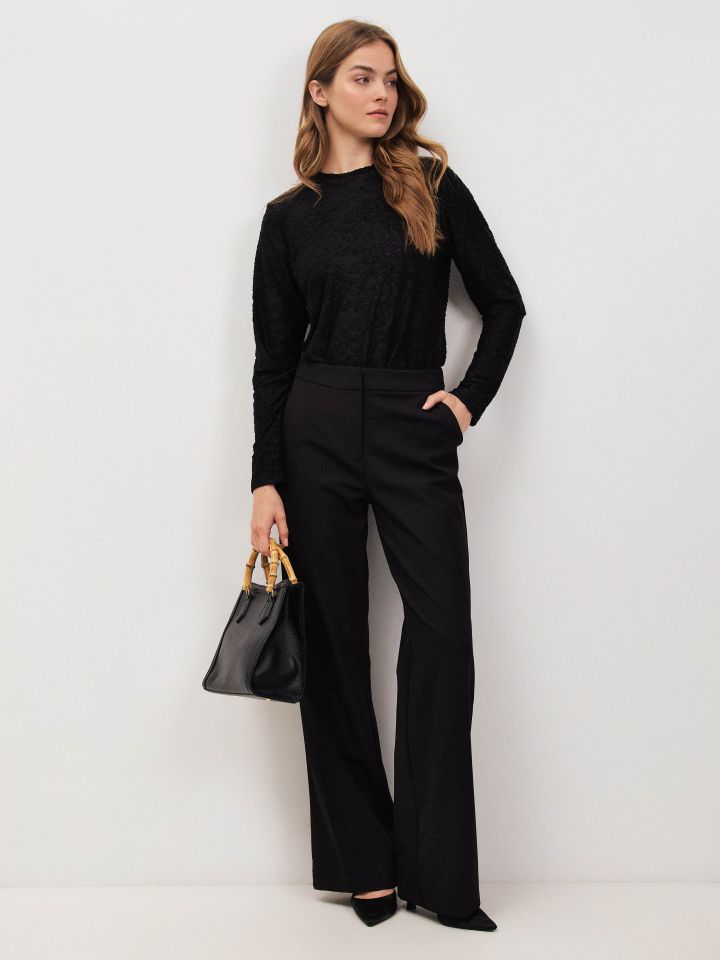 חולצה צרובה ניקי בצבע שחור