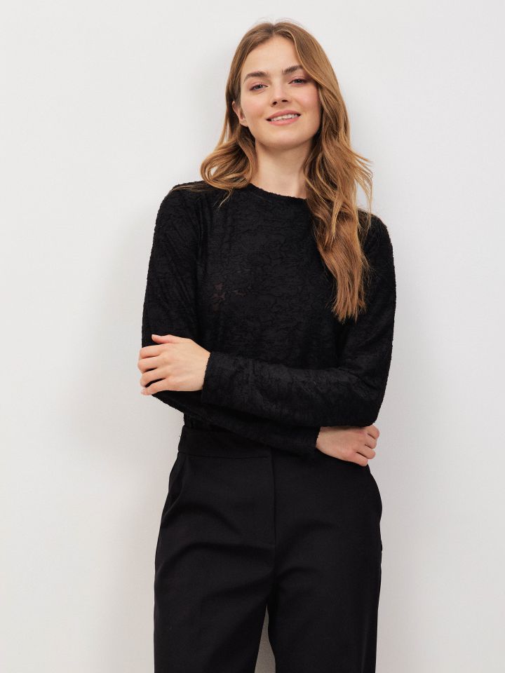 חולצה צרובה ניקי בצבע שחור