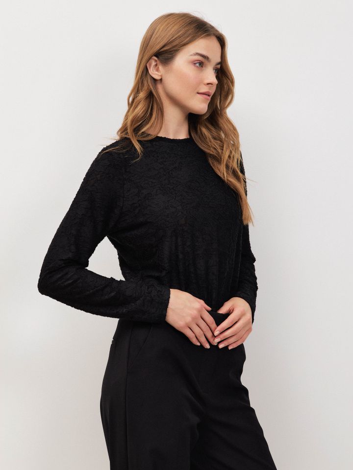 חולצה צרובה ניקי בצבע שחור