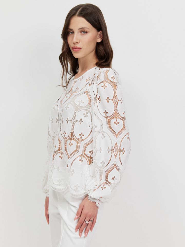 חולצה קרושה בצבע לבן