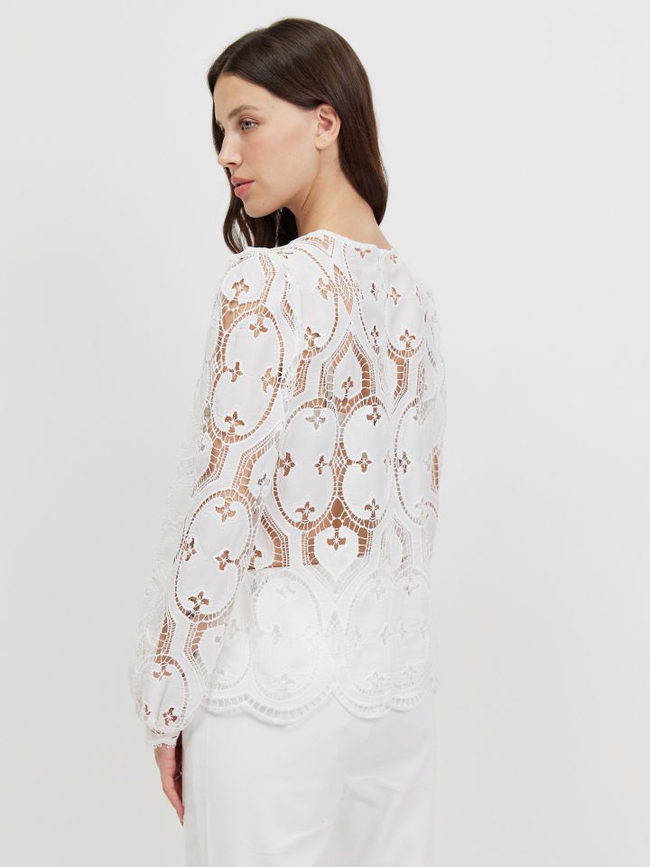 חולצה קרושה בצבע לבן