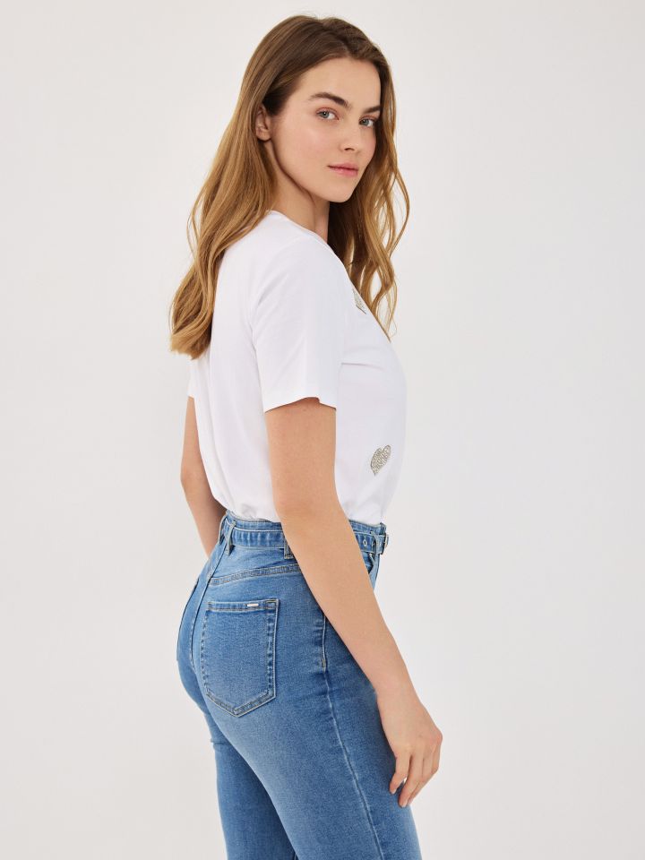 חולצה לבבות יהלומים בצבע לבן