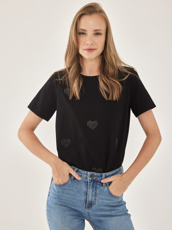 חולצה לבבות יהלומים בצבע שחור