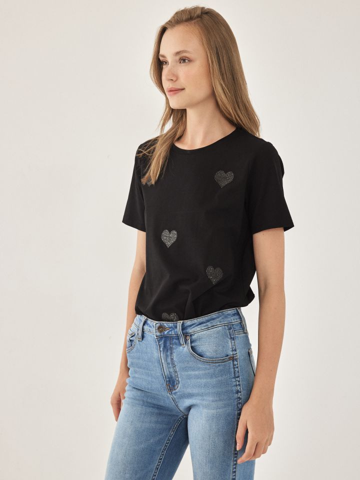 חולצה לבבות יהלומים בצבע שחור