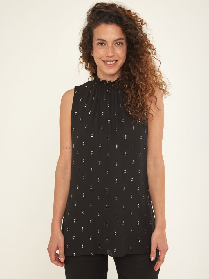 חולצה חצי גולף דפוס בצבע שחור