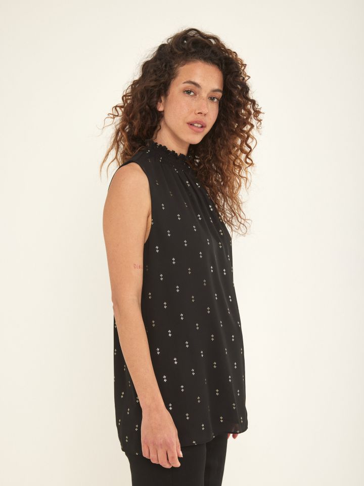 חולצה חצי גולף דפוס בצבע שחור