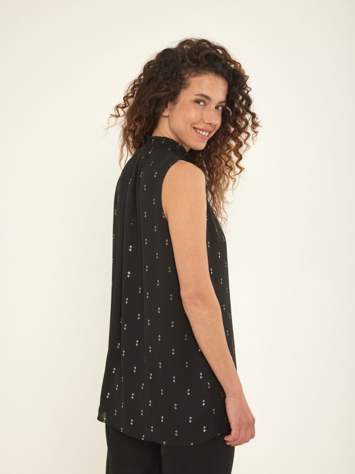 חולצה חצי גולף דפוס בצבע שחור