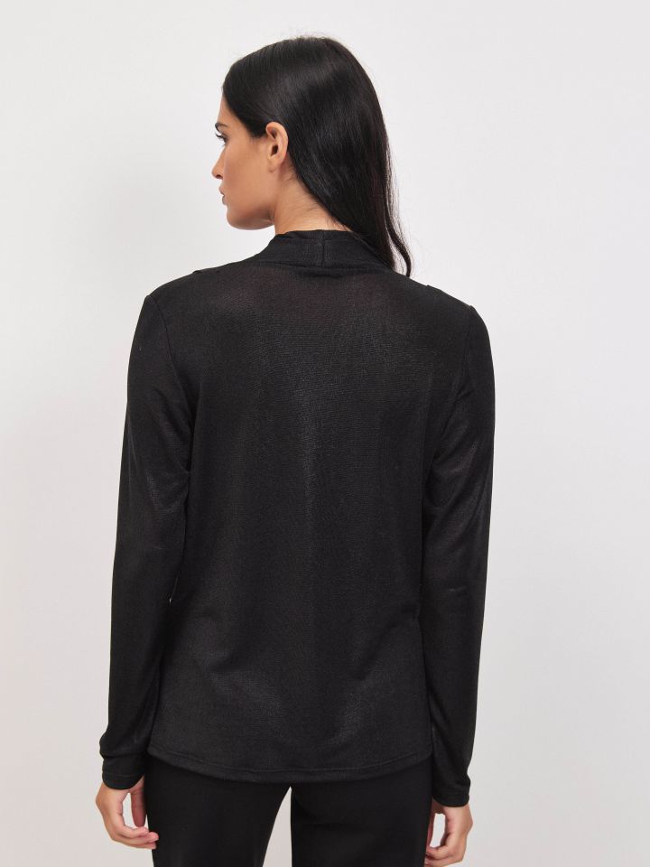 חולצה פתחים לורקס בצבע שחור