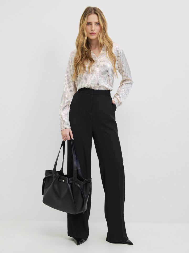 חולצה סטן נקודות בצבע פודרה