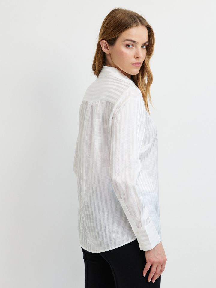 חולצה פסים כיס בצבע אופוויט