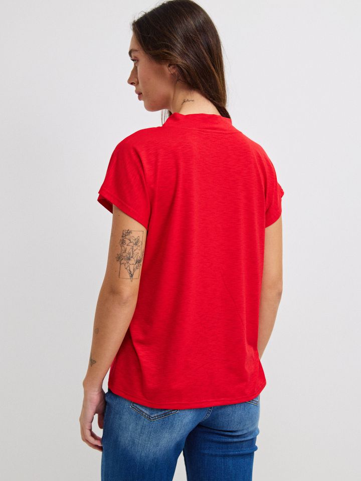 חולצה V סלאב  RANI PROMO בצבע אדום