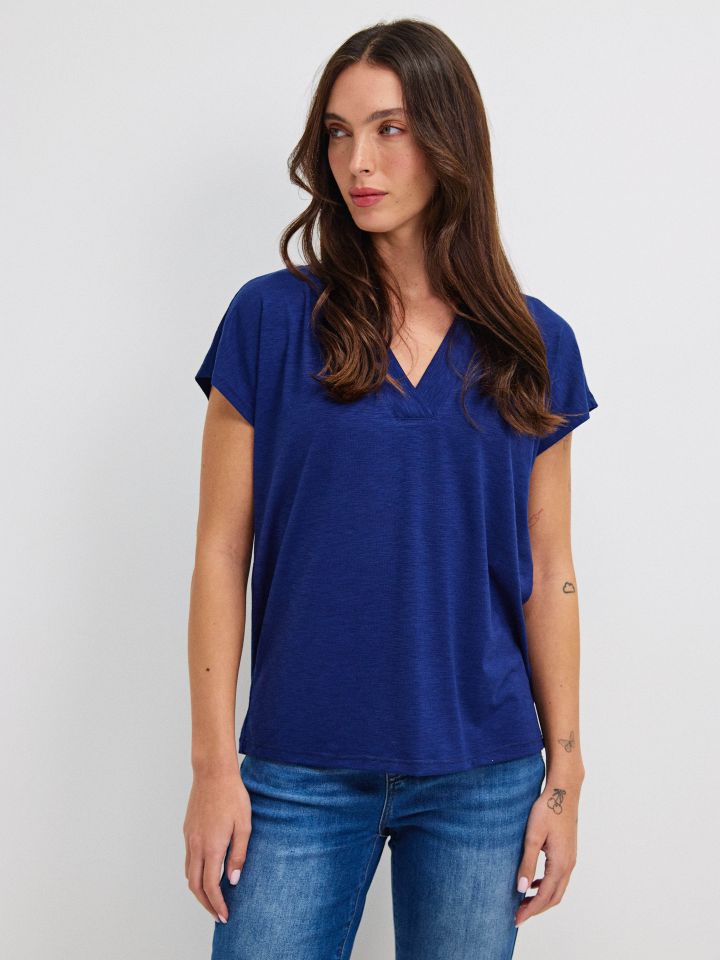 חולצה V סלאב  RANI PROMO בצבע כחול אינדיגו