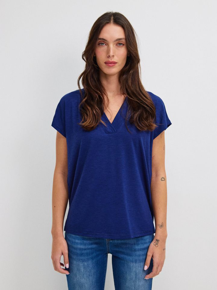 חולצה V סלאב  RANI PROMO בצבע כחול אינדיגו