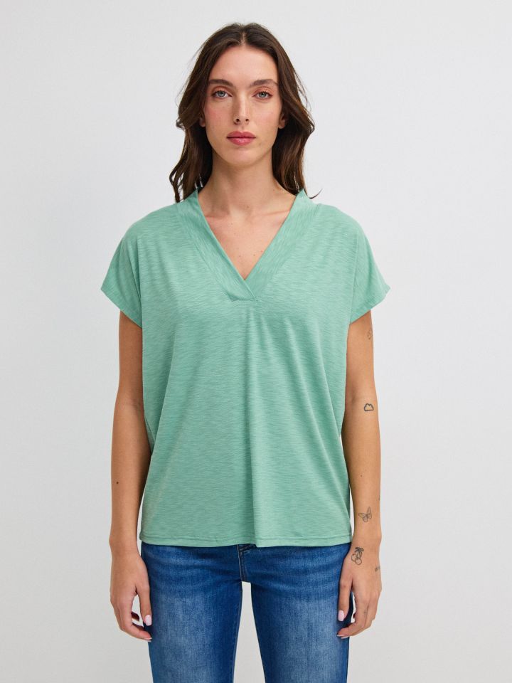 חולצה V סלאב  RANI PROMO בצבע ירוק