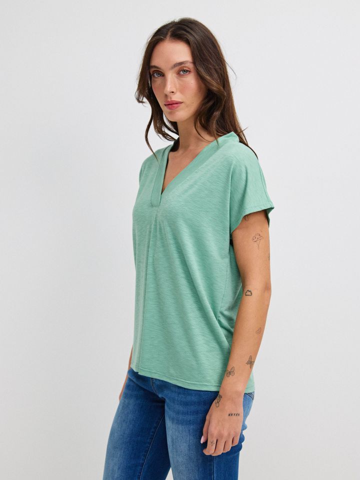 חולצה V סלאב  RANI PROMO בצבע ירוק