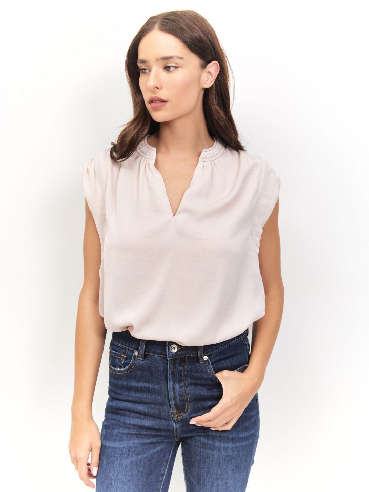 חולצה PROMO V בצבע בייז’