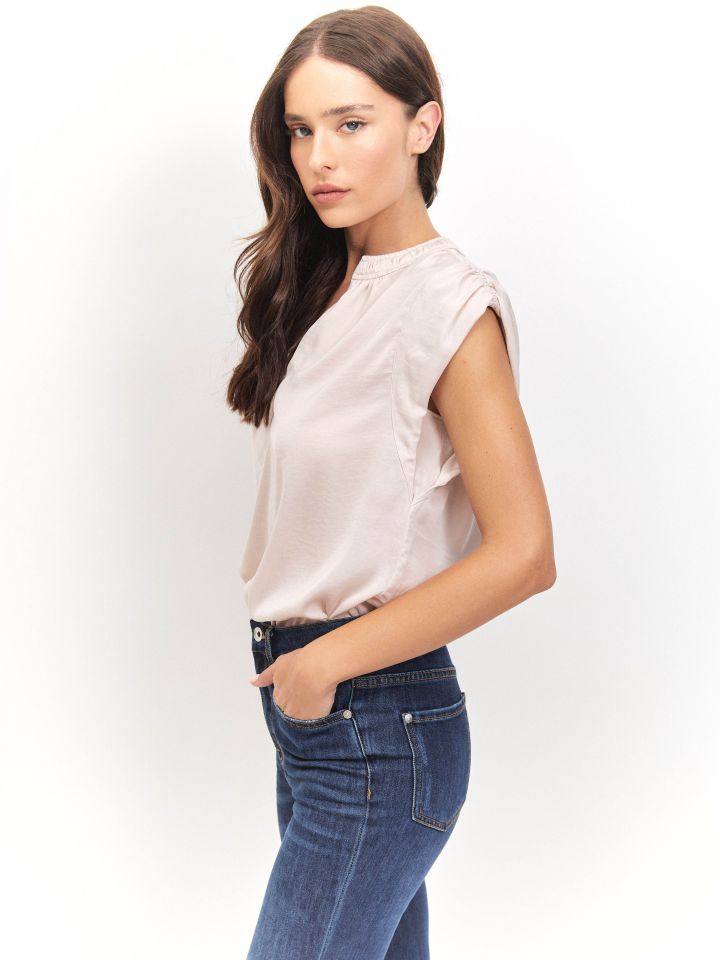 חולצה PROMO V בצבע בייז’