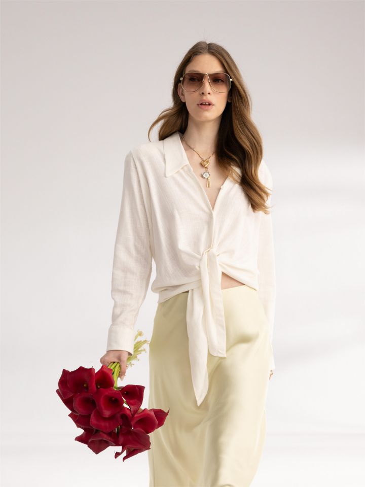 חולצה צוארון קשירה PROMO בצבע אופוויט