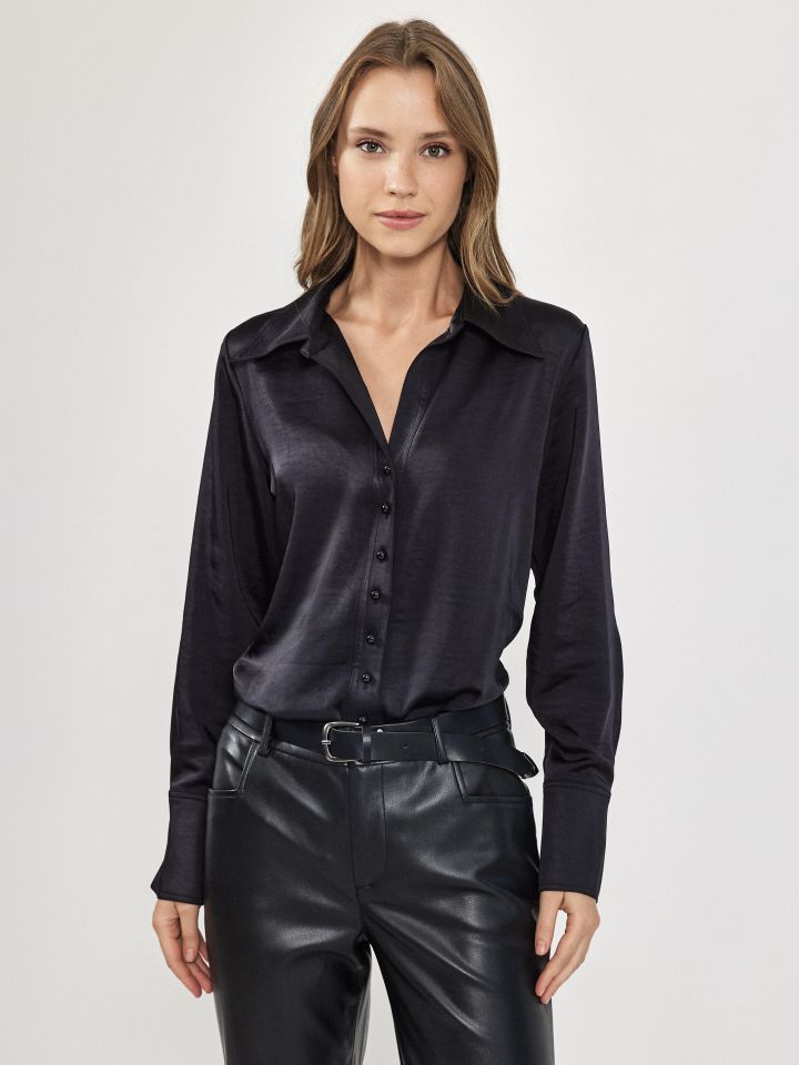 חולצה סטן צוארון פריז בצבע שחור