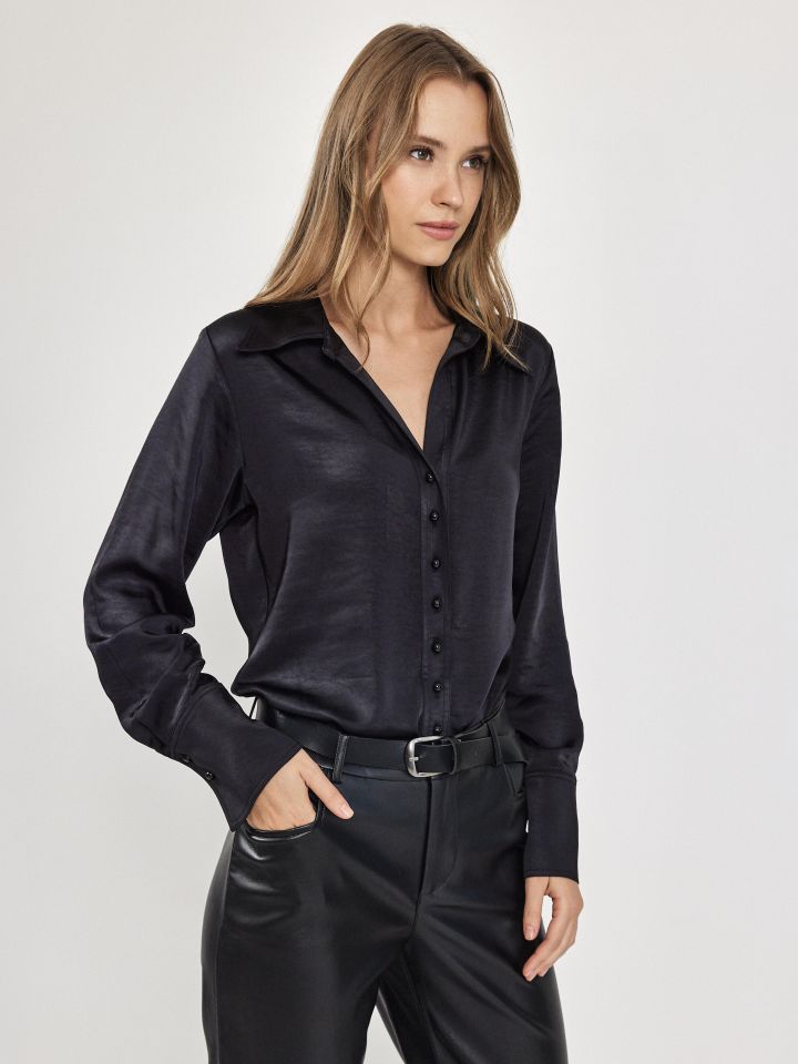 חולצה סטן צוארון פריז בצבע שחור