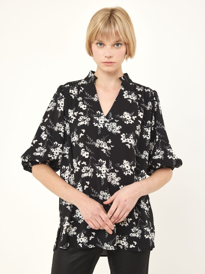 חולצה דפוס שרוול בלון בצבע שחור/לבן