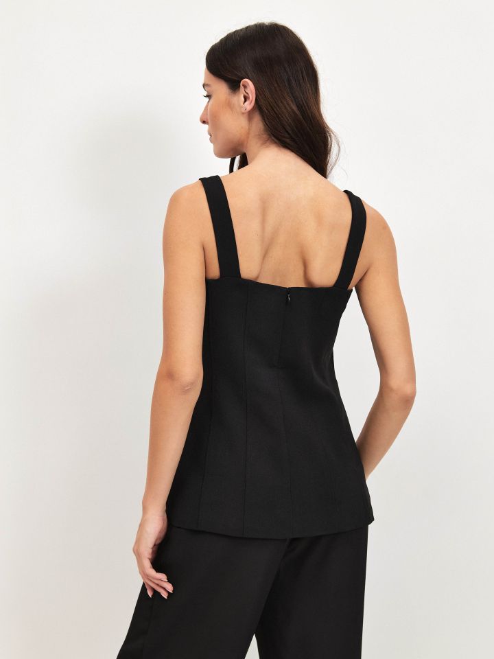 מחוך כפתורי דמוי יהלומים בצבע שחור