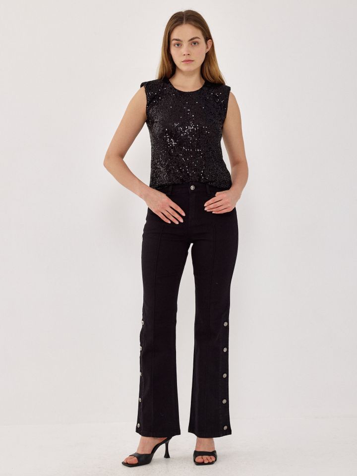 חולצה פייטים בצבע שחור