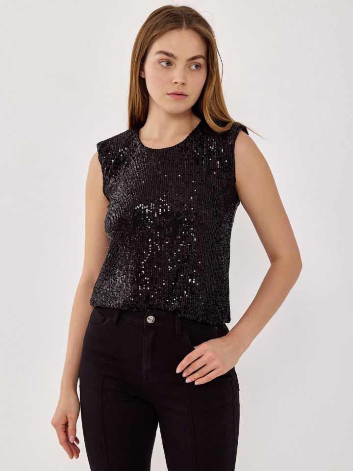 חולצה פייטים בצבע שחור