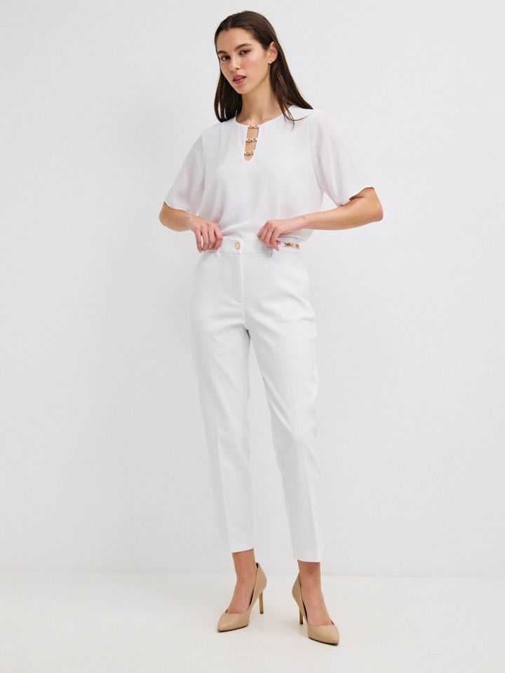 חולצה פתח אבזמים בצבע לבן