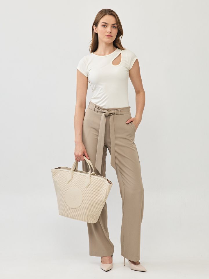 חולצה פתח אסימטרי PROMO בצבע אופוויט