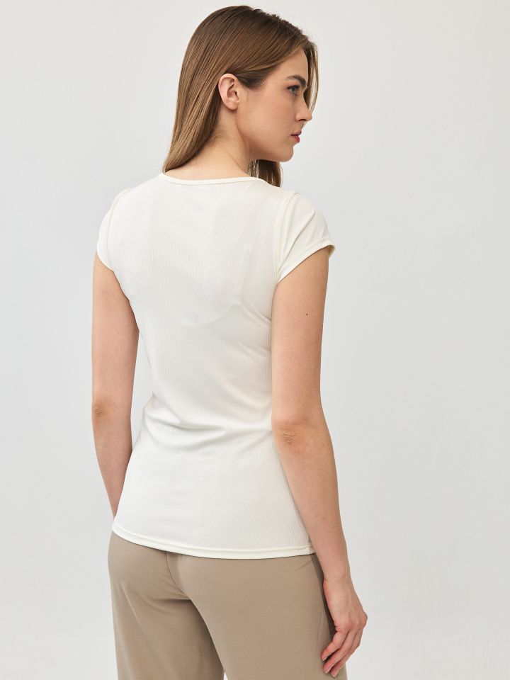 חולצה פתח אסימטרי PROMO בצבע אופוויט