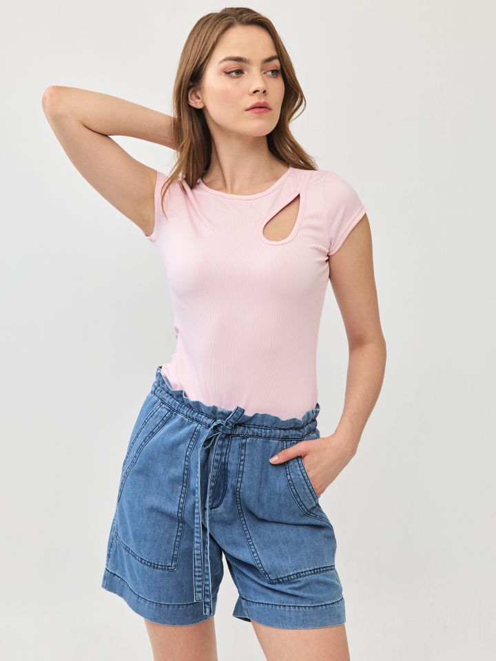 חולצה פתח אסימטרי PROMO בצבע ורוד