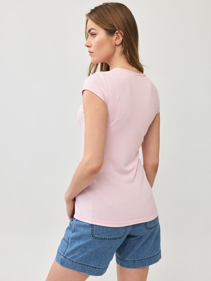 חולצה פתח אסימטרי PROMO בצבע ורוד