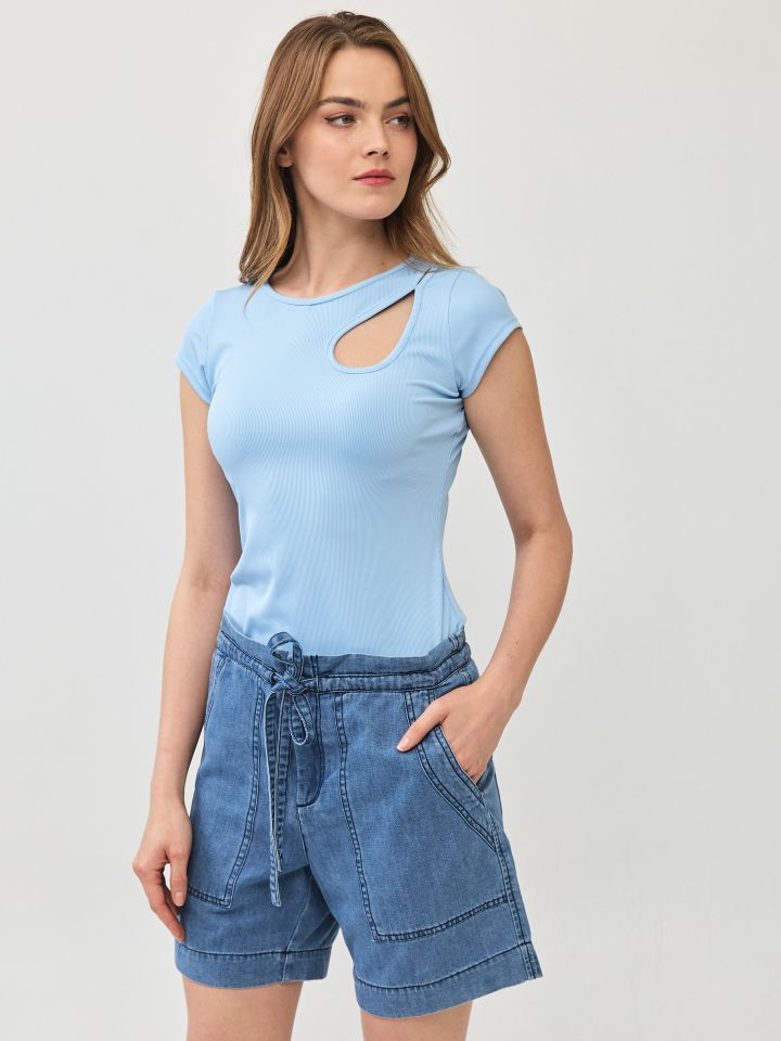 חולצה פתח אסימטרי PROMO בצבע תכלת