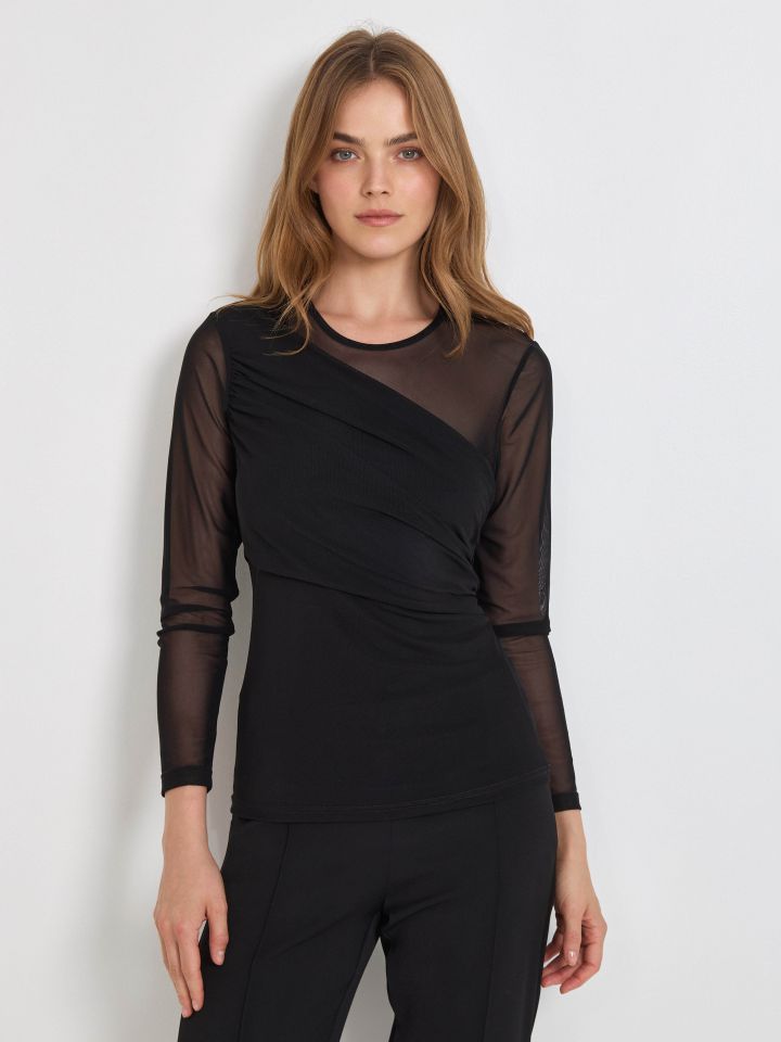 חולצה שרוולי שיפון בצבע שחור