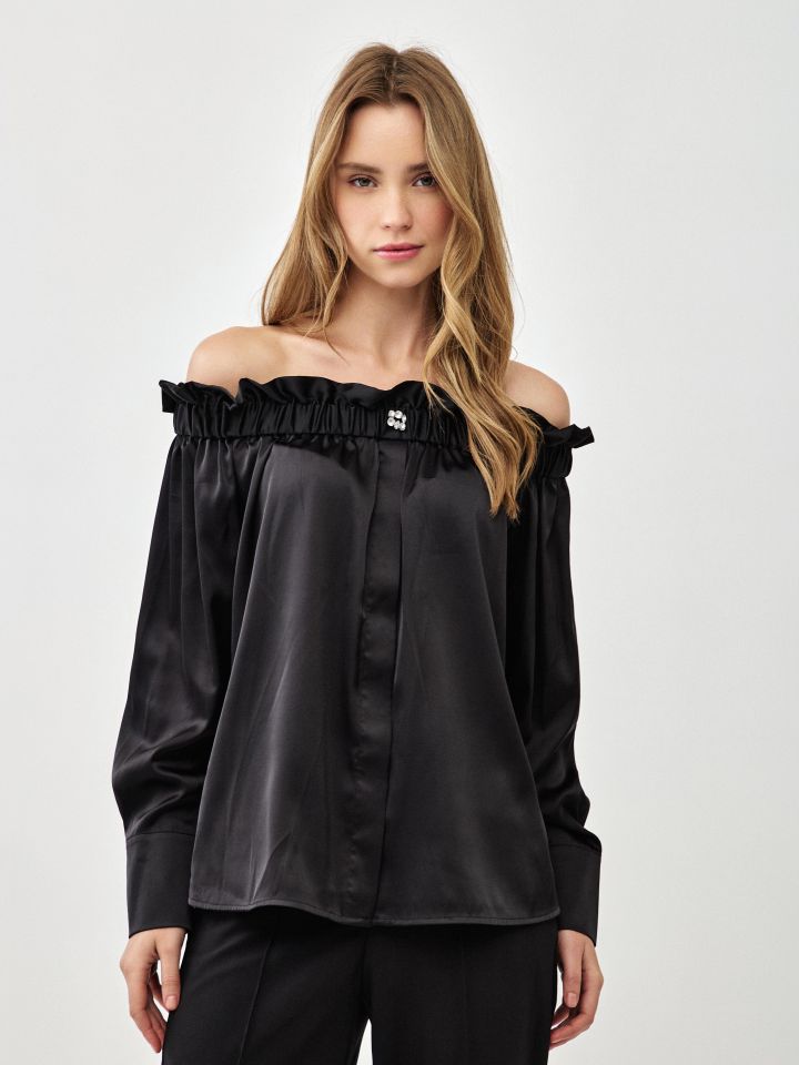 חולצה סטן דמוי יהלומים בצבע שחור