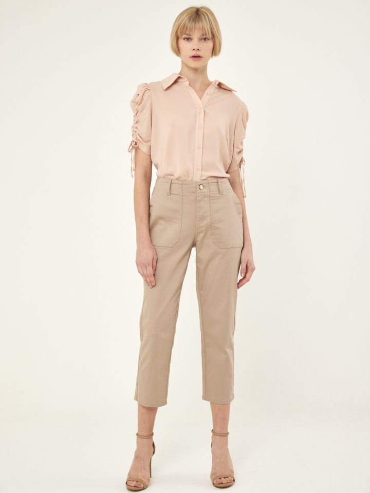 חולצה מכופתרת שרוול כיווץ בצבע ורוד עתיק