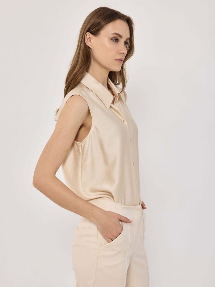 חולצה צווארון ללא שרוולים PROMO בצבע בייז’