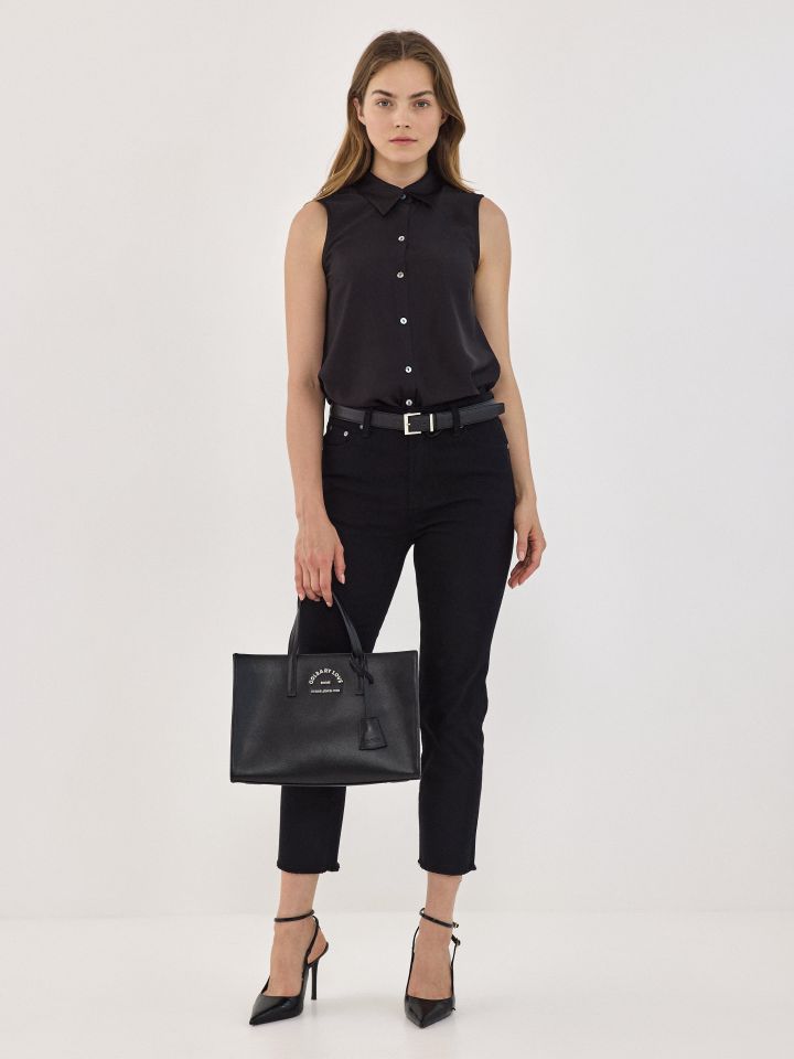 חולצה צווארון ללא שרוולים PROMO בצבע שחור