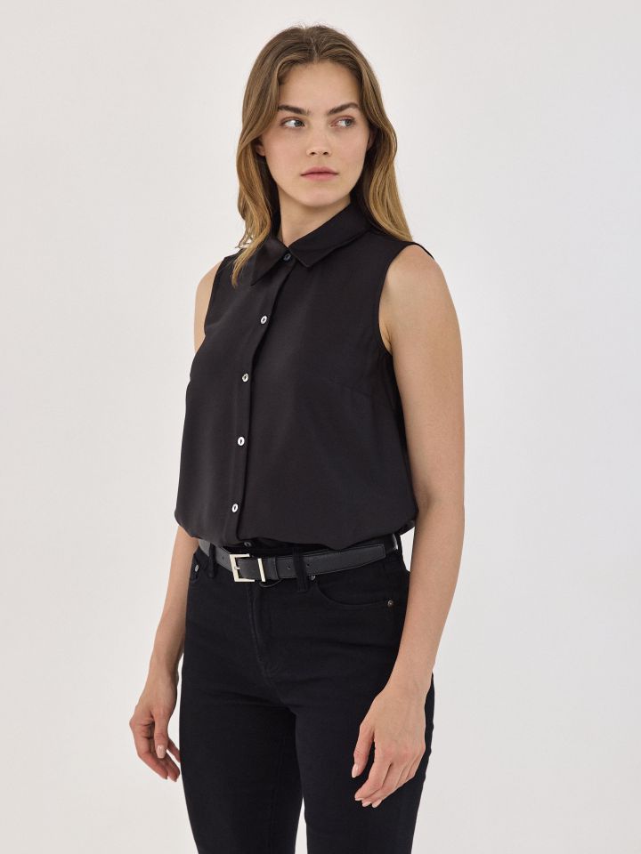 חולצה צווארון ללא שרוולים PROMO בצבע שחור