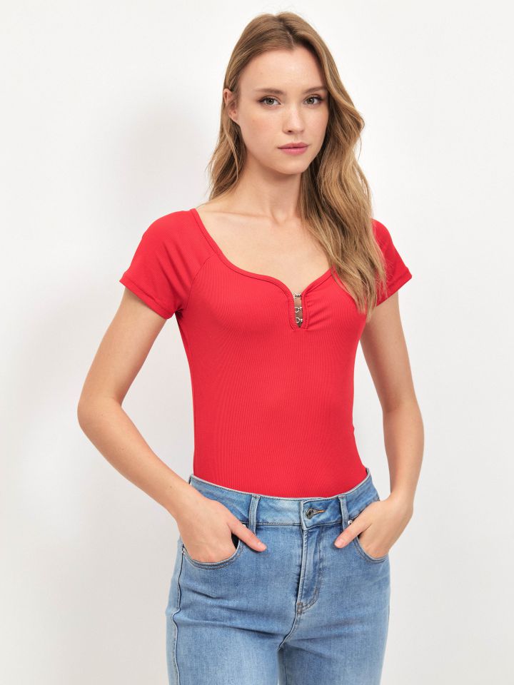 חולצה ריב פתח קרסים PROMO בצבע אדום