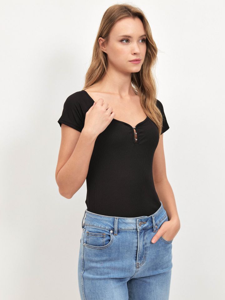 חולצה ריב פתח קרסים PROMO בצבע שחור