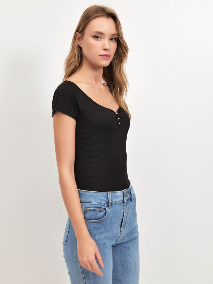 חולצה ריב פתח קרסים PROMO בצבע שחור