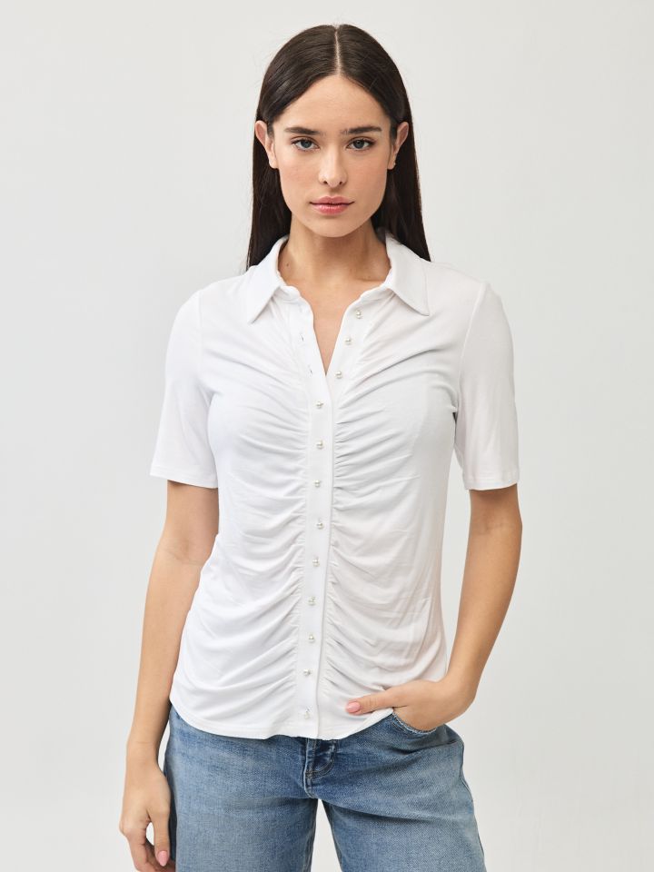 חולצה צוארון דמוי פנינים בצבע לבן