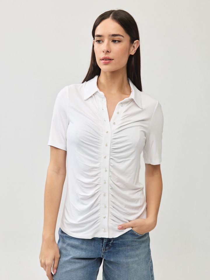 חולצה צוארון דמוי פנינים בצבע לבן