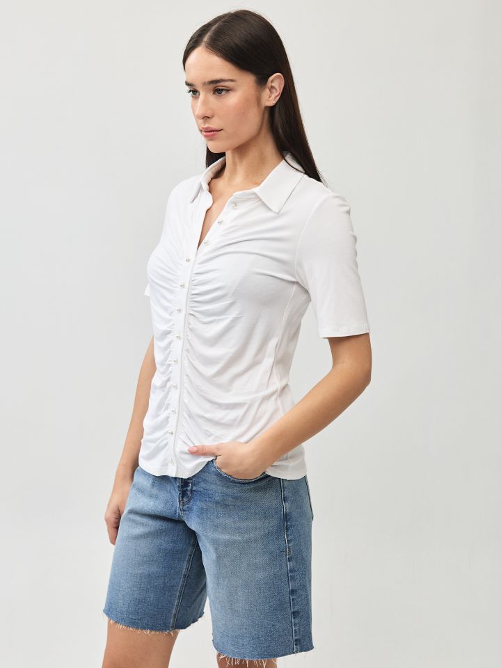 חולצה צוארון דמוי פנינים בצבע לבן